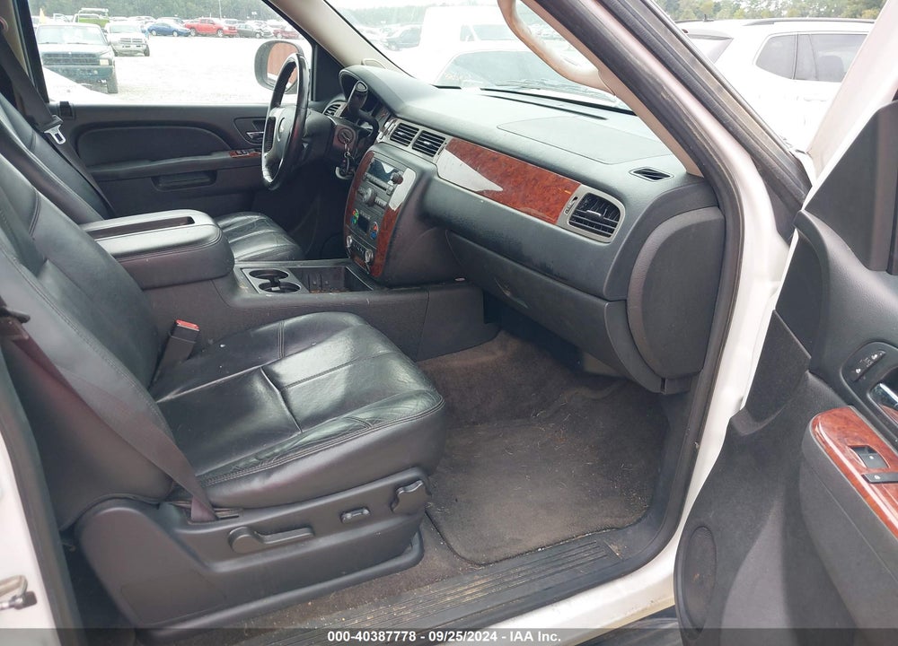 2014 CHEVROLET SUBURBAN 1500 LT VIN: 1GNSKJE75ER123088