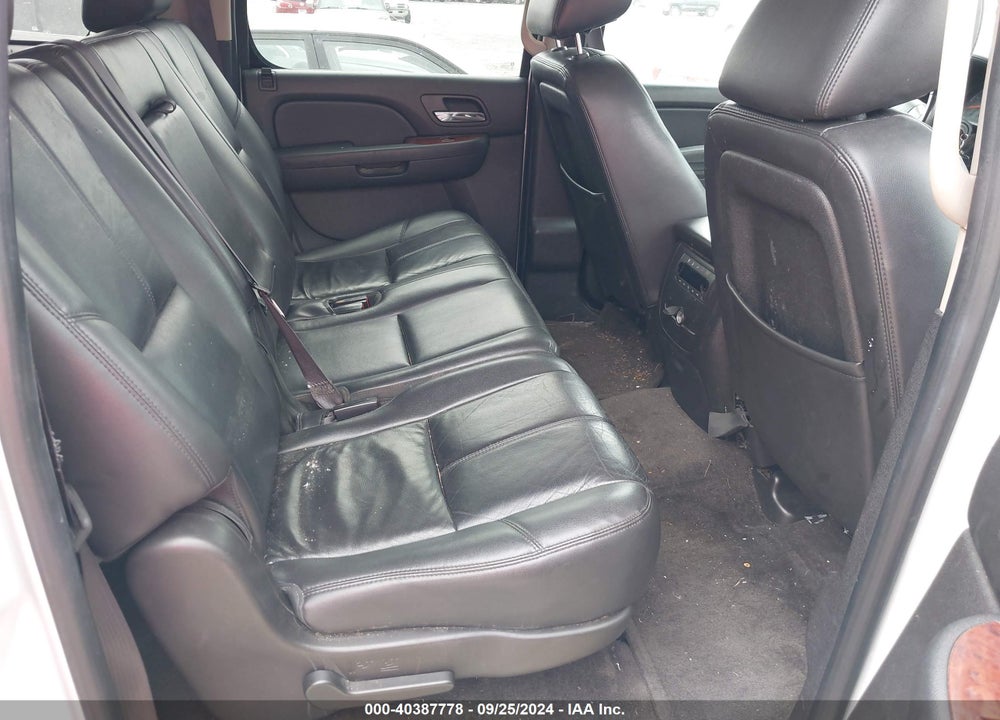 2014 CHEVROLET SUBURBAN 1500 LT VIN: 1GNSKJE75ER123088