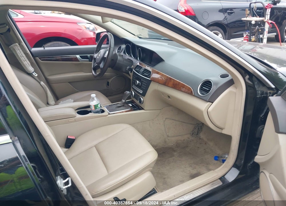 2012 MERCEDES-BENZ C 300 LUXURY 4MATIC/SPORT 4MATIC VIN: WDDGF8BB3CF892357