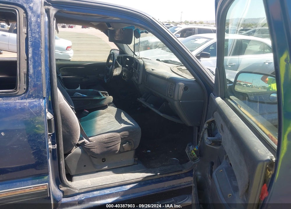 2002 CHEVROLET SILVERADO 1500 LS VIN: 2GCEC19V021197471