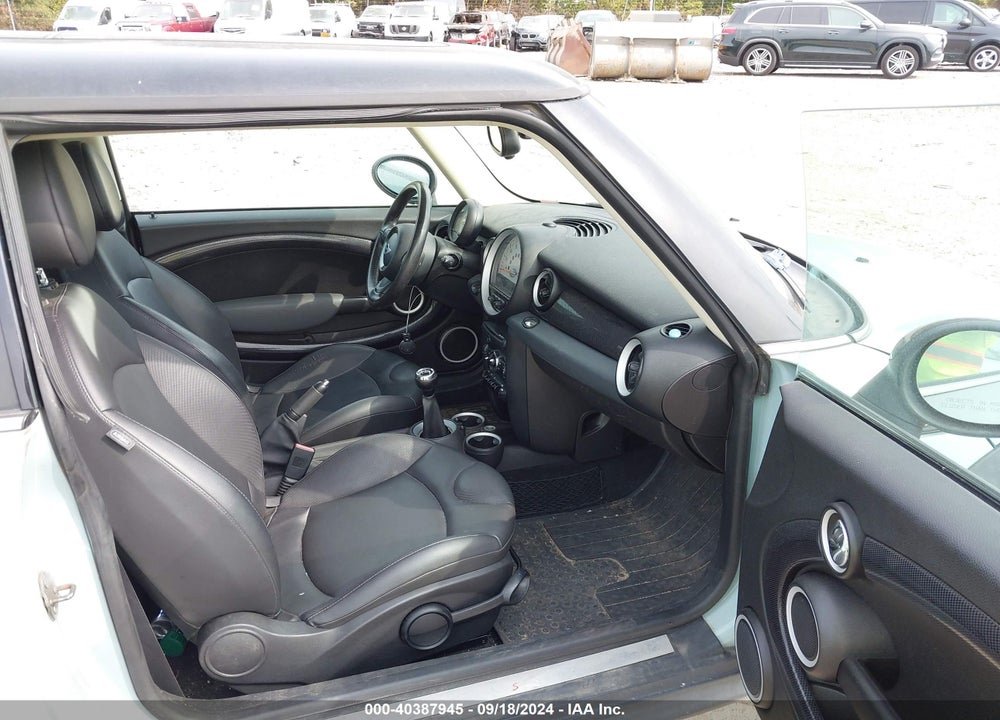2012 MINI COOPER S VIN: WMWSV3C56CTY26094