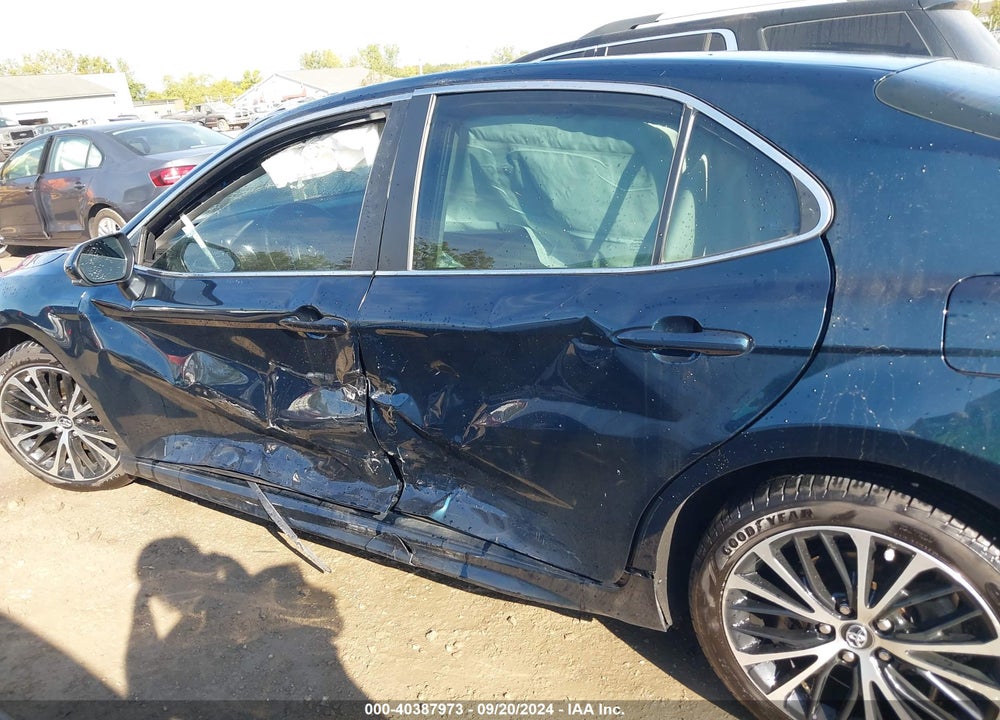2018 TOYOTA CAMRY SE VIN: 4T1B11HK5JU640910