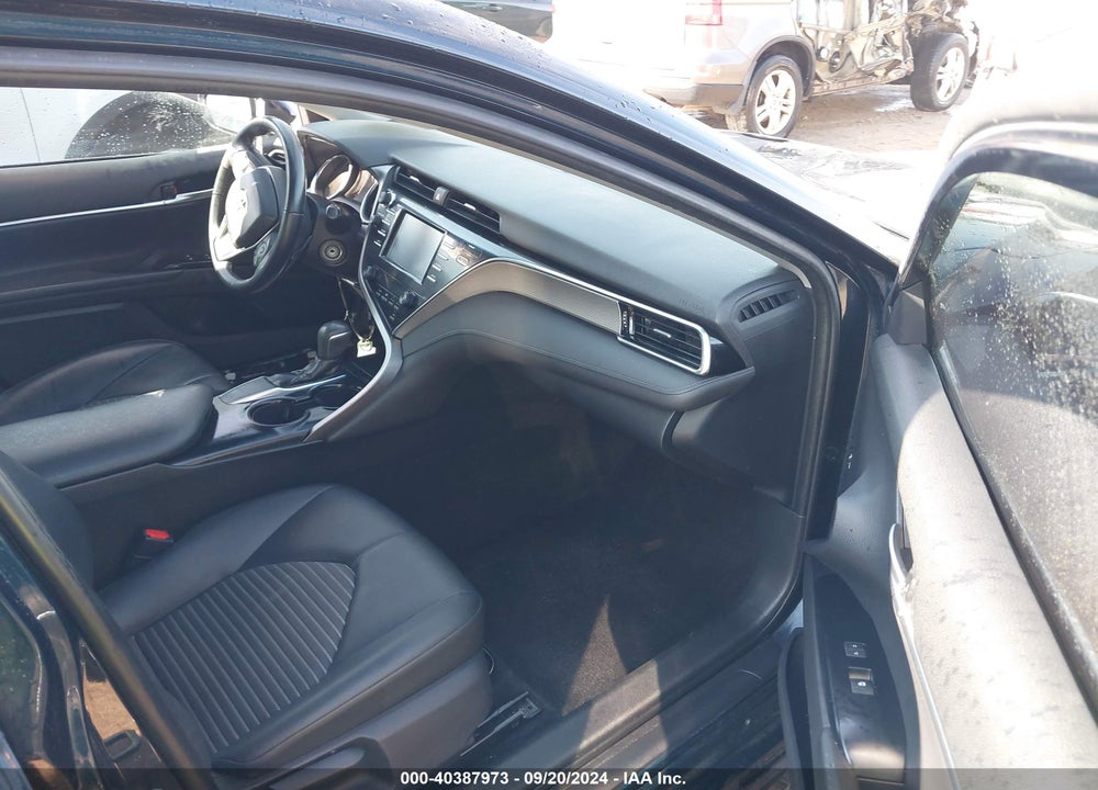 2018 TOYOTA CAMRY SE VIN: 4T1B11HK5JU640910