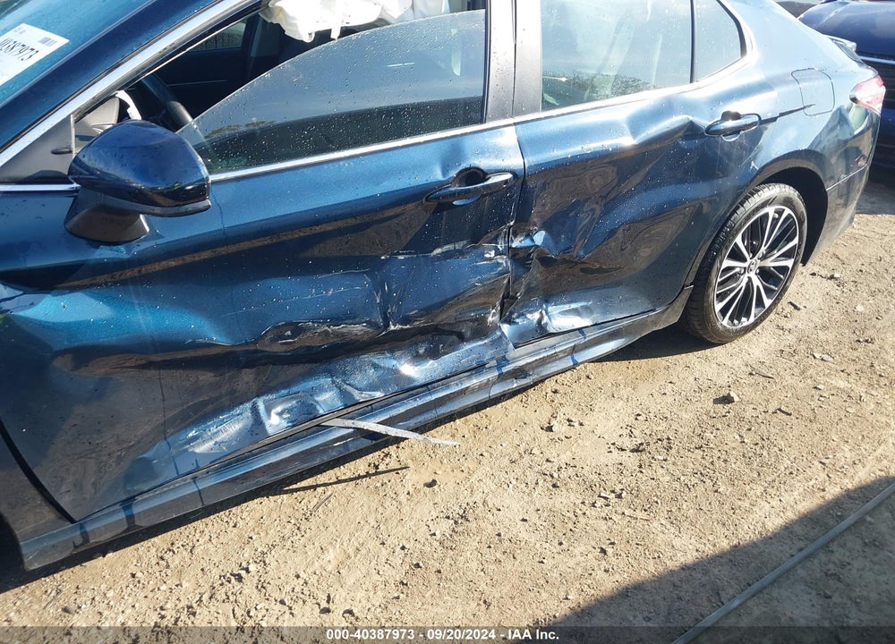 2018 TOYOTA CAMRY SE VIN: 4T1B11HK5JU640910
