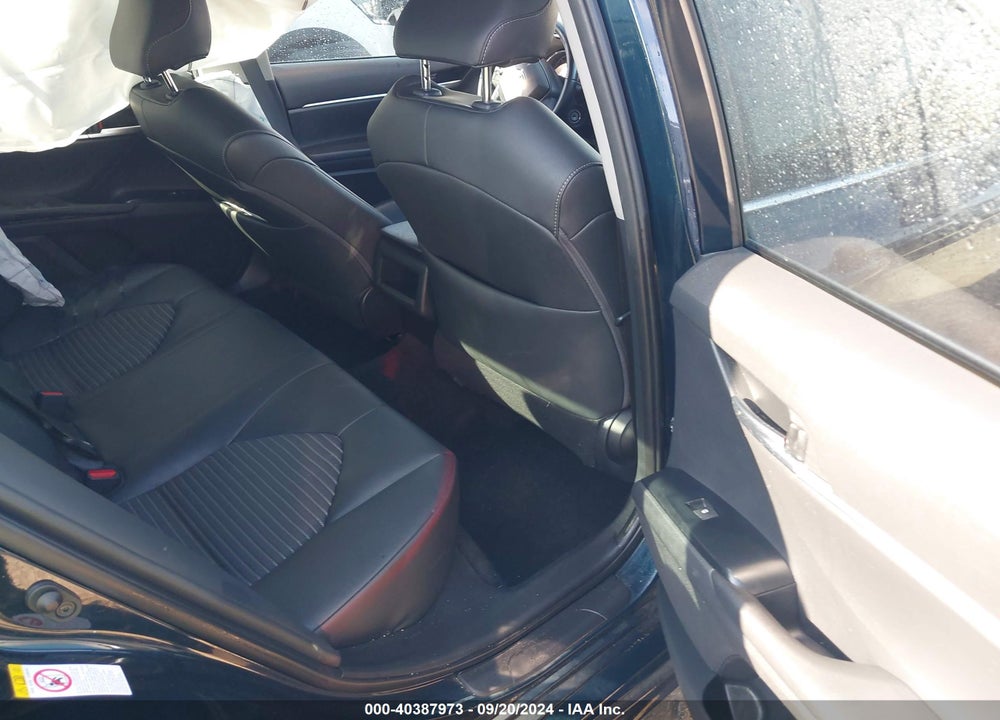 2018 TOYOTA CAMRY SE VIN: 4T1B11HK5JU640910