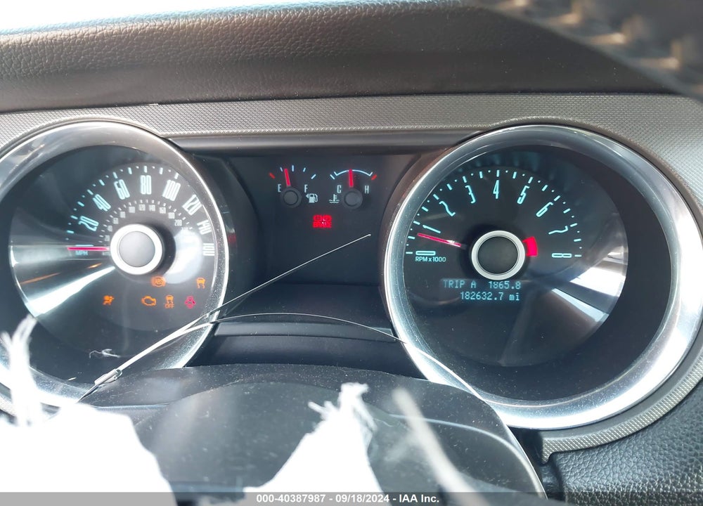 2014 FORD MUSTANG V6 VIN: 1ZVBP8AM4E5231205