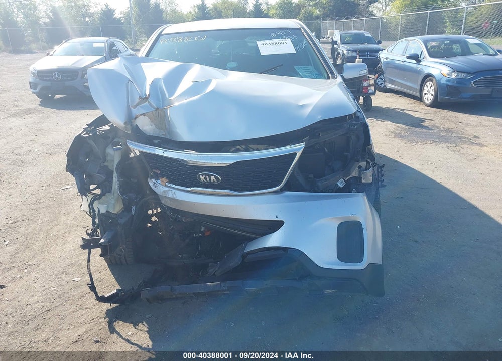 2014 KIA SORENTO LX VIN: 5XYKTCA69EG527086