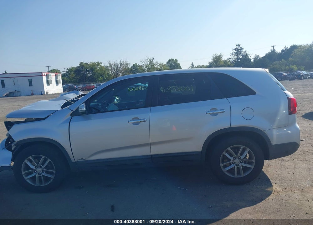 2014 KIA SORENTO LX VIN: 5XYKTCA69EG527086
