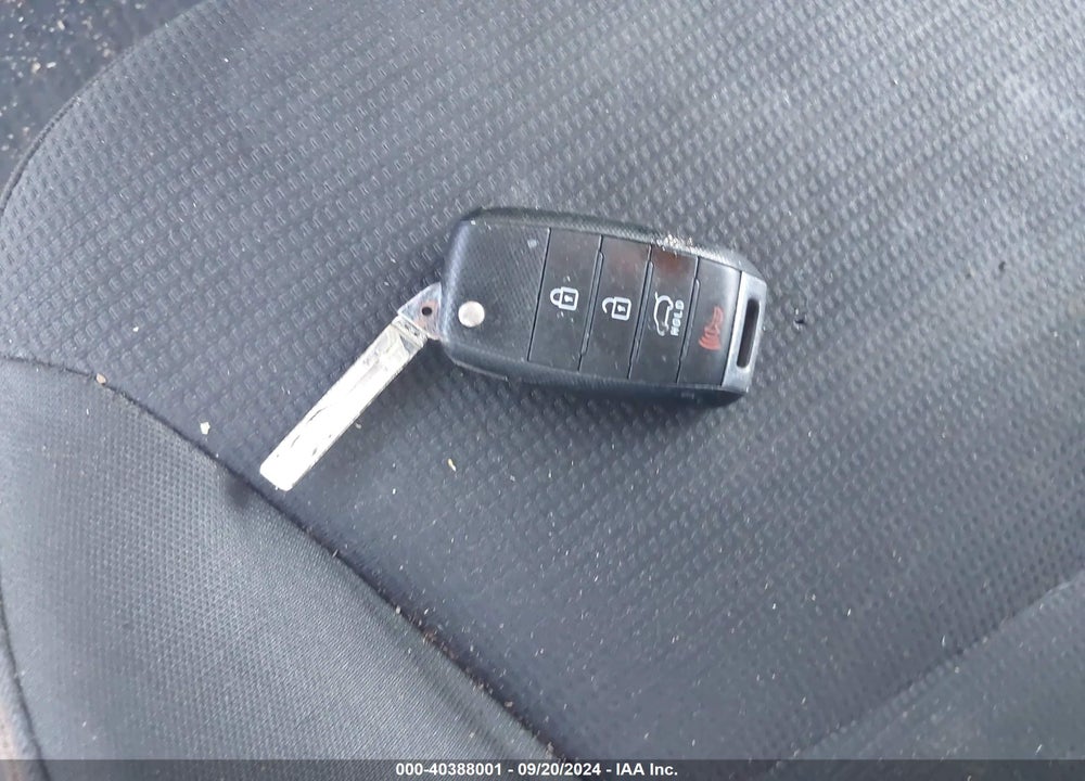 2014 KIA SORENTO LX VIN: 5XYKTCA69EG527086