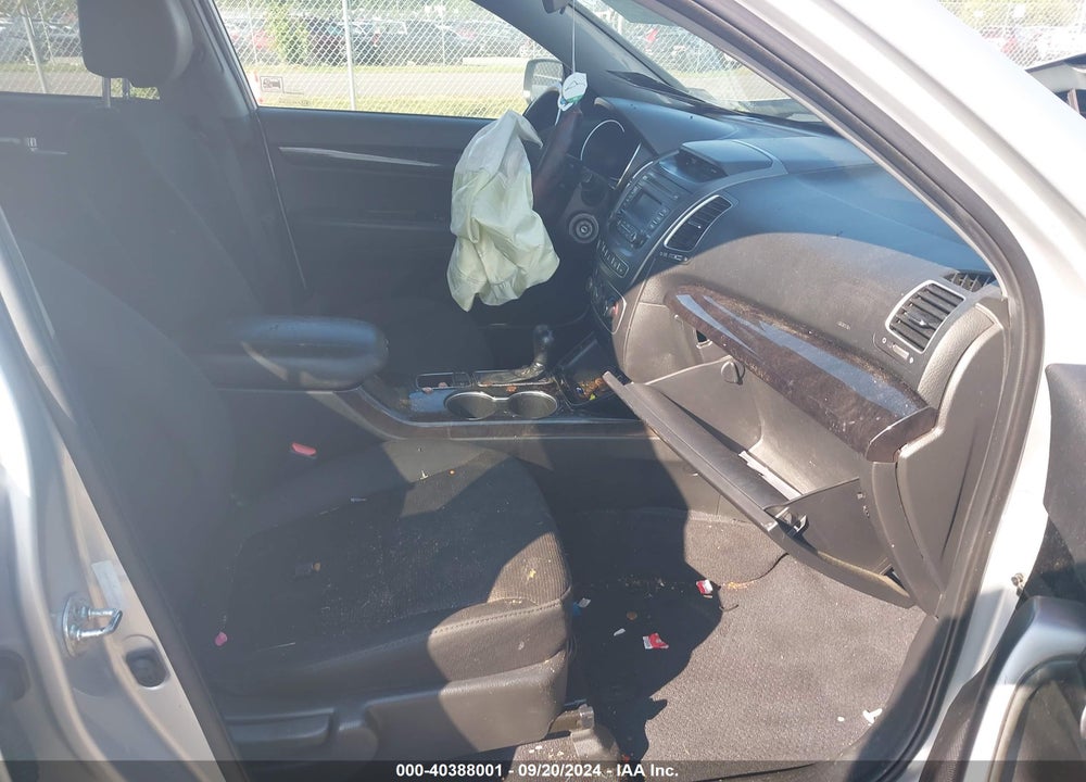 2014 KIA SORENTO LX VIN: 5XYKTCA69EG527086