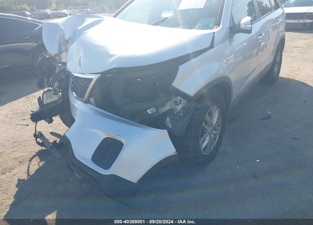 2014 KIA SORENTO LX VIN: 5XYKTCA69EG527086