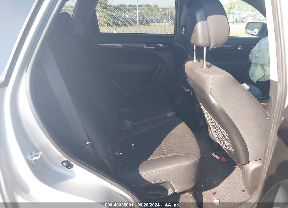 2014 KIA SORENTO LX VIN: 5XYKTCA69EG527086