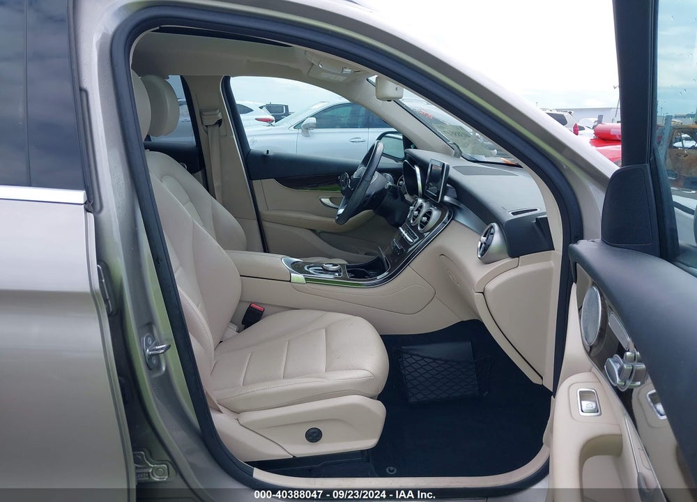 2019 MERCEDES-BENZ GLC 300 VIN: WDC0G4JB1KF553057