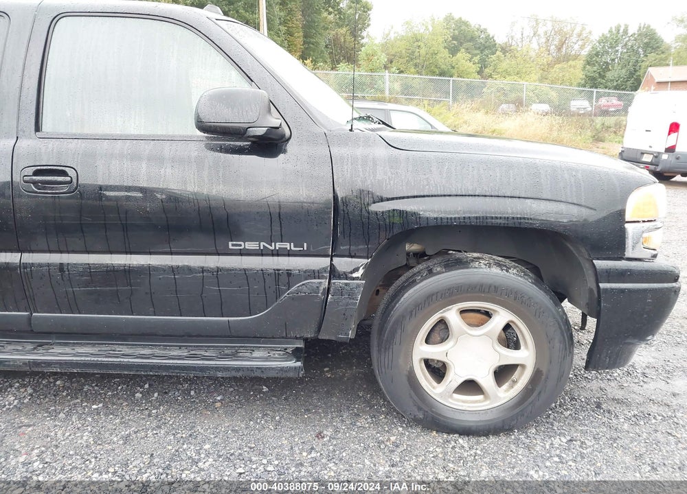 2005 GMC YUKON XL 1500 DENALI VIN: 1GKFK66U35J266328