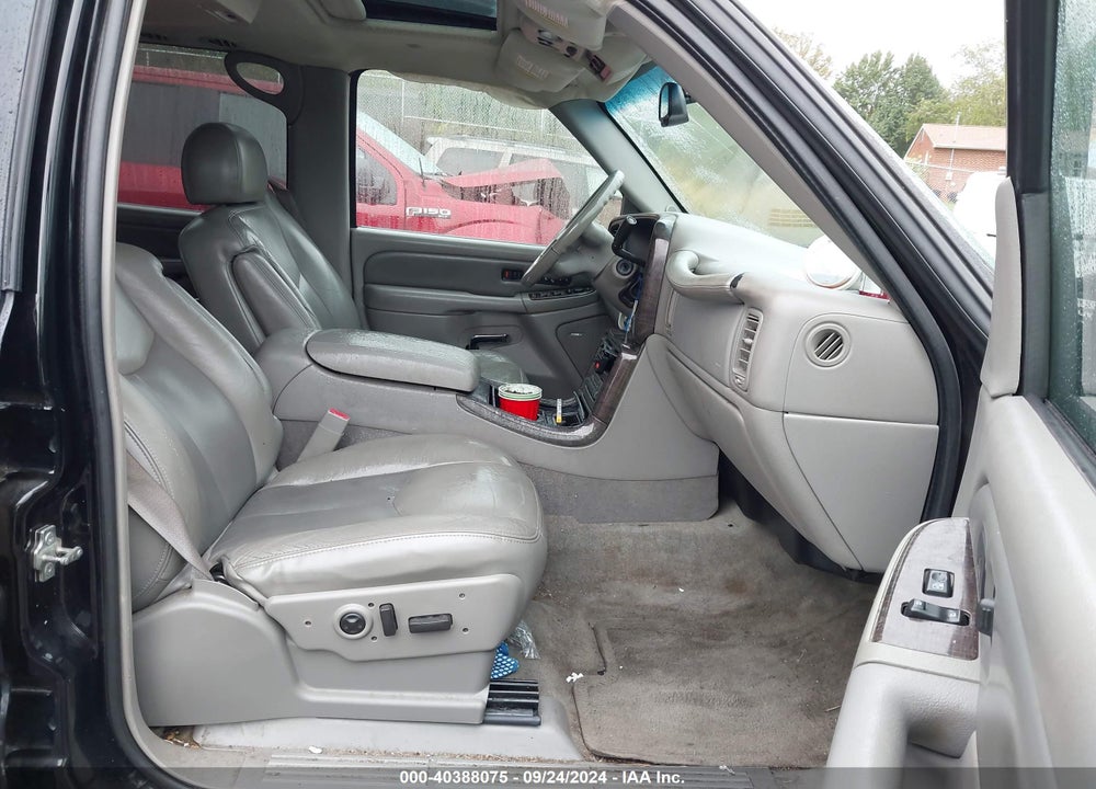 2005 GMC YUKON XL 1500 DENALI VIN: 1GKFK66U35J266328