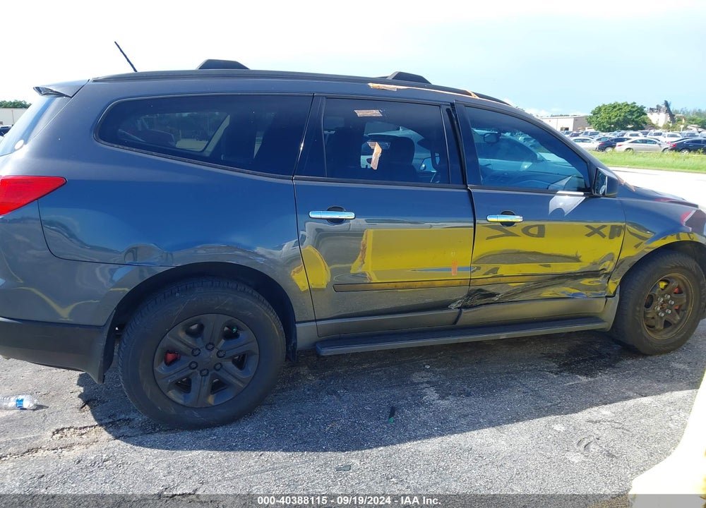 2011 CHEVROLET TRAVERSE LS VIN: 1GNKREED4BJ331241