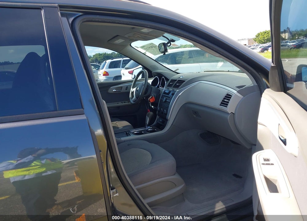 2011 CHEVROLET TRAVERSE LS VIN: 1GNKREED4BJ331241