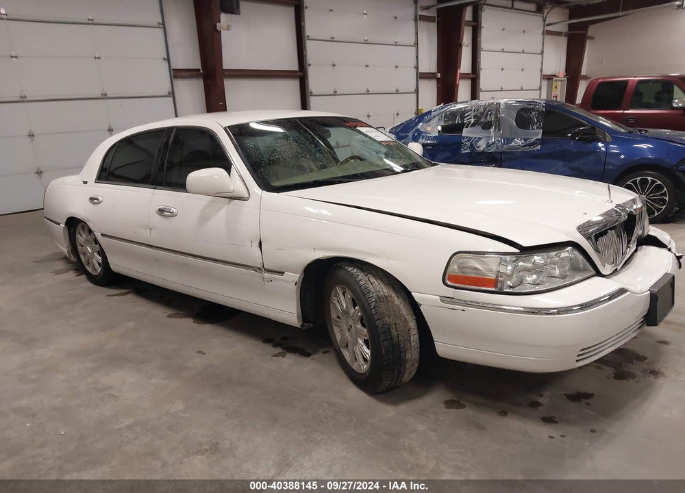 2008 LINCOLN TOWN CAR SIGNATURE LIMITED VIN: 2LNHM82V48X639263
