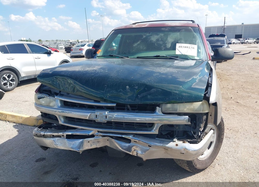 2001 CHEVROLET SUBURBAN 1500 LS VIN: 1GNEC16T71J254098