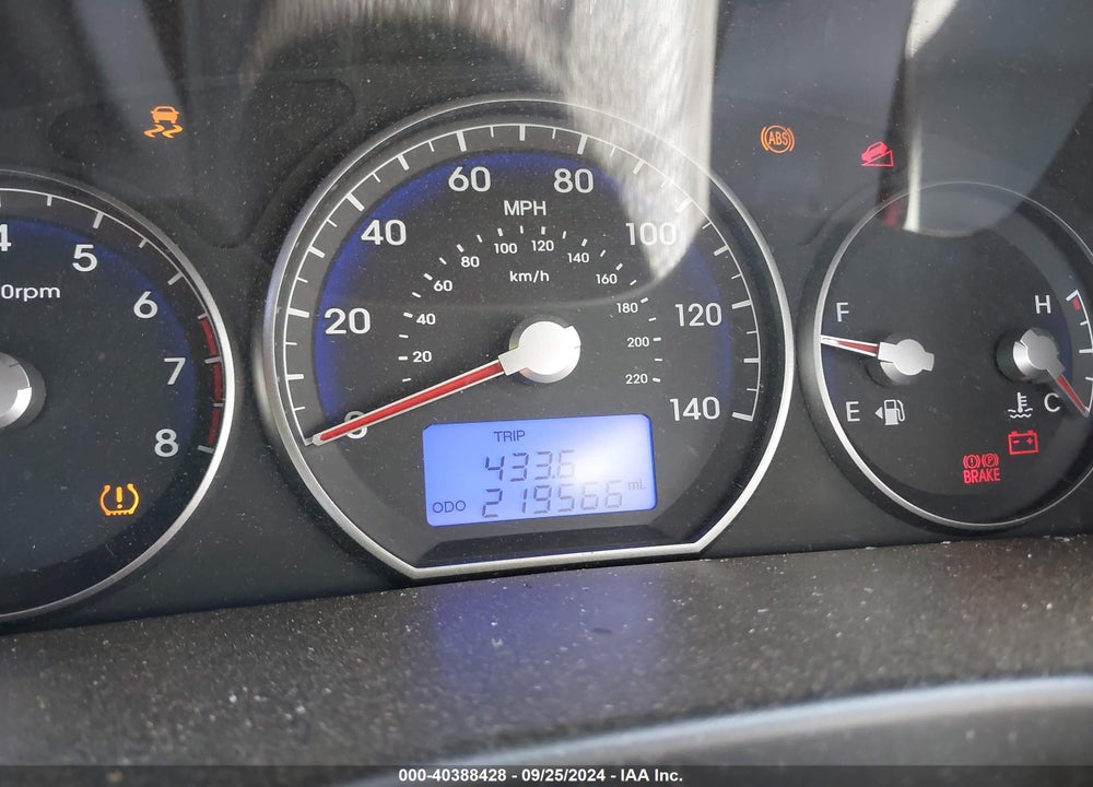 2012 HYUNDAI SANTA FE GLS VIN: 5XYZG3AB4CG137221