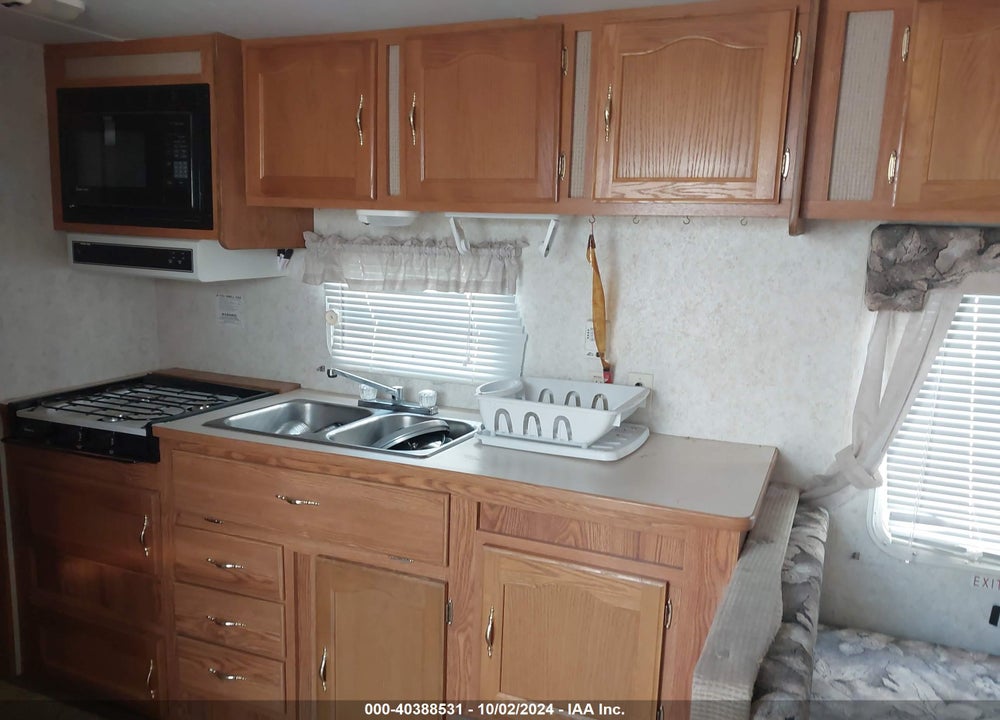 2002 FOREST RIVER WILDWOOD VIN: 4X4TWDA2X2R330143