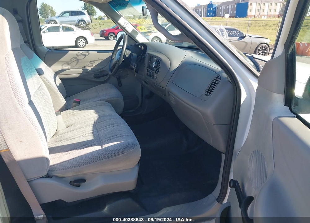 1998 FORD F-150 STANDARD/XL/XLT VIN: 1FTZF172XWNB87858