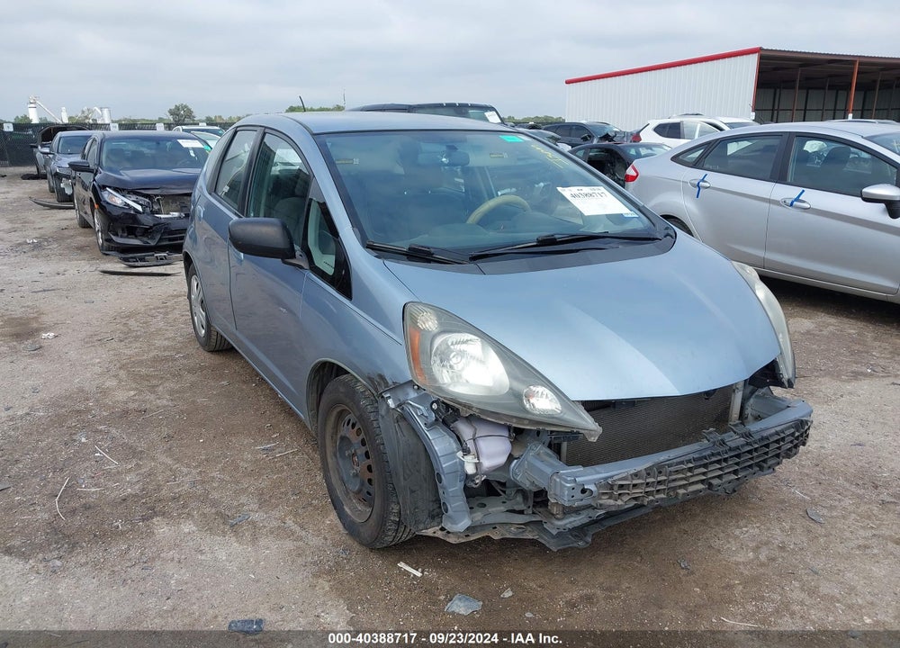2011 HONDA FIT VIN: JHMGE8H36BC012392