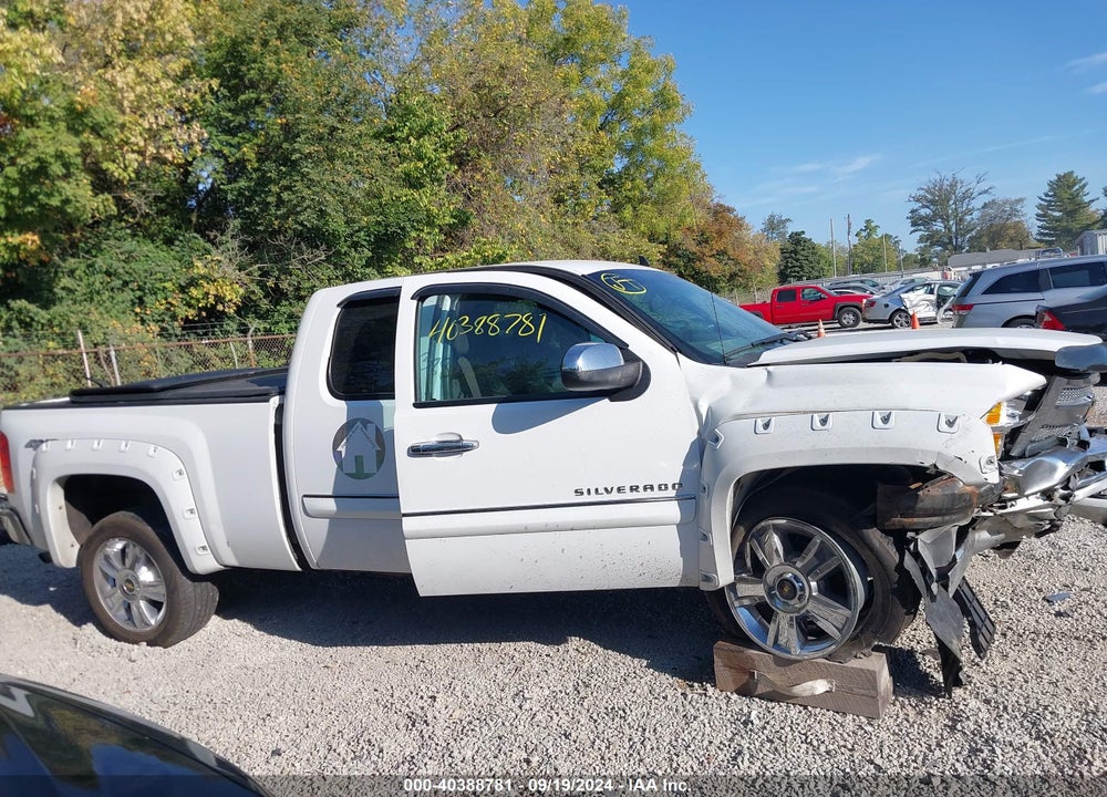 2013 CHEVROLET SILVERADO 1500 LT VIN: 1GCRKSE75DZ149170