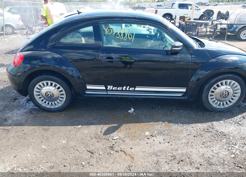 2013 VOLKSWAGEN BEETLE 2.5L VIN: 3VWJP7AT0DM685523