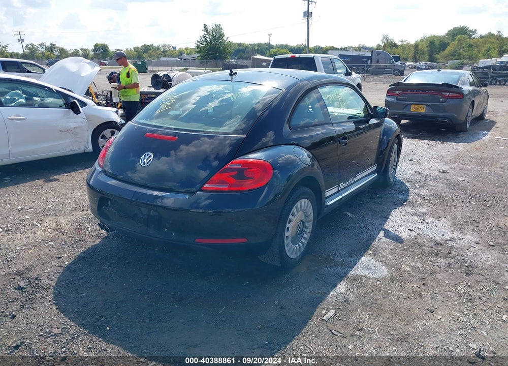 2013 VOLKSWAGEN BEETLE 2.5L VIN: 3VWJP7AT0DM685523