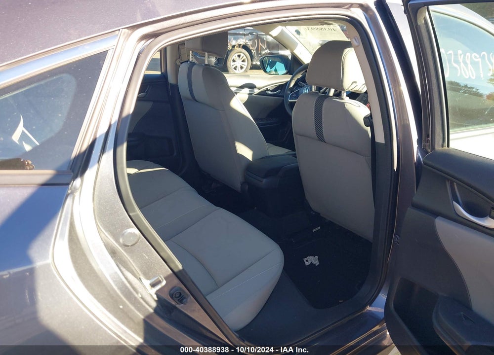 2018 HONDA CIVIC LX VIN: 2HGFC2F55JH537137