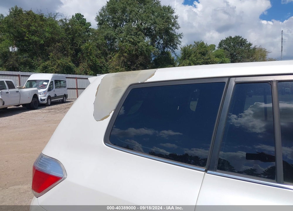 2011 TOYOTA HIGHLANDER BASE V6 VIN: 5TDZK3EH9BS043480