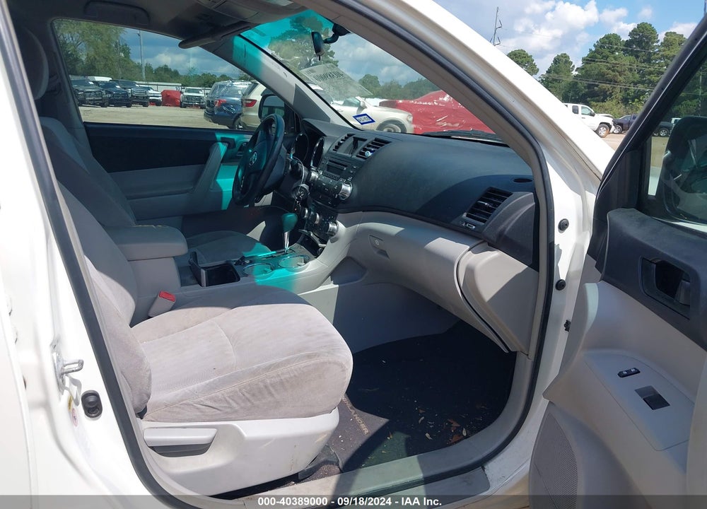 2011 TOYOTA HIGHLANDER BASE V6 VIN: 5TDZK3EH9BS043480
