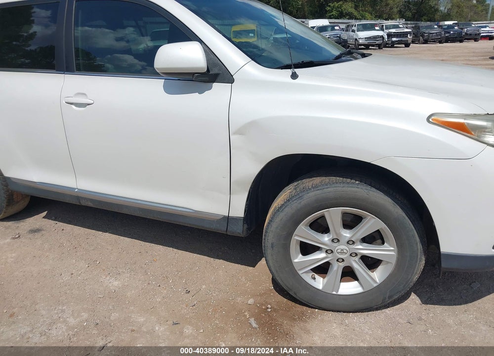 2011 TOYOTA HIGHLANDER BASE V6 VIN: 5TDZK3EH9BS043480