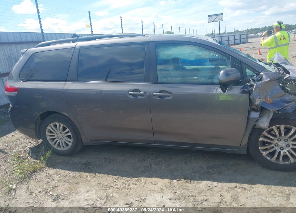 2011 TOYOTA SIENNA XLE V6 VIN: 5TDYK3DC8BS009032