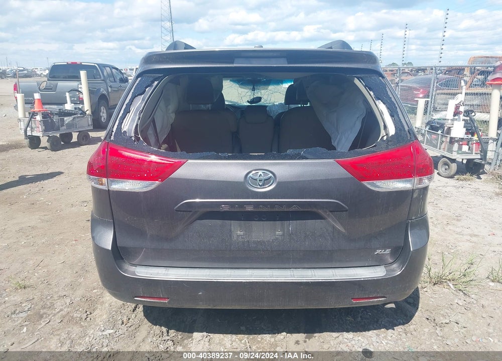 2011 TOYOTA SIENNA XLE V6 VIN: 5TDYK3DC8BS009032