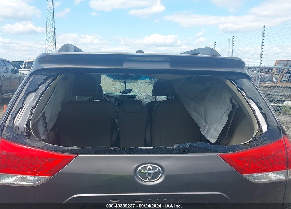 2011 TOYOTA SIENNA XLE V6 VIN: 5TDYK3DC8BS009032