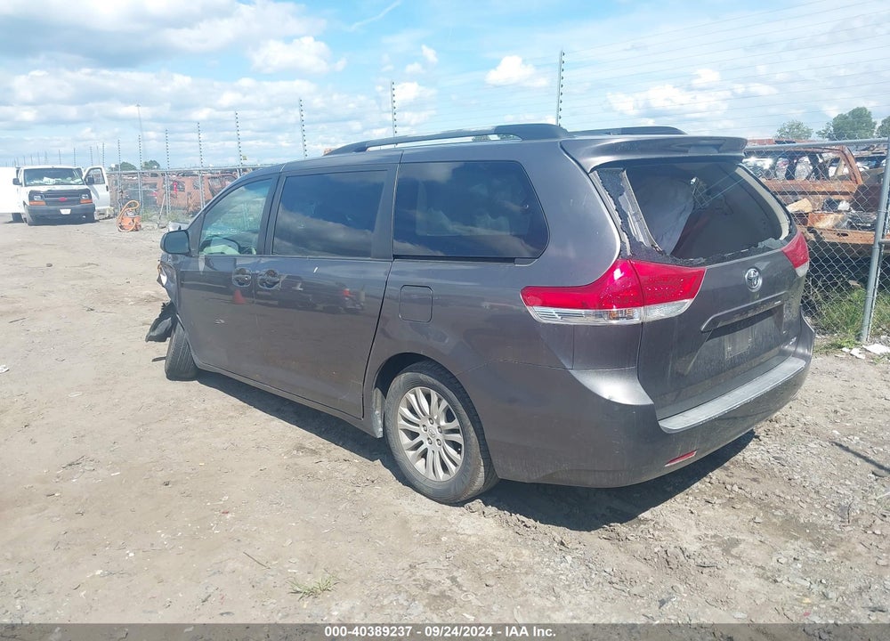 2011 TOYOTA SIENNA XLE V6 VIN: 5TDYK3DC8BS009032