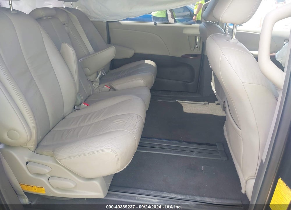 2011 TOYOTA SIENNA XLE V6 VIN: 5TDYK3DC8BS009032