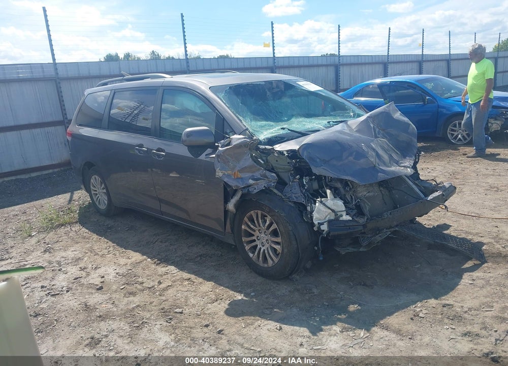 2011 TOYOTA SIENNA XLE V6 VIN: 5TDYK3DC8BS009032