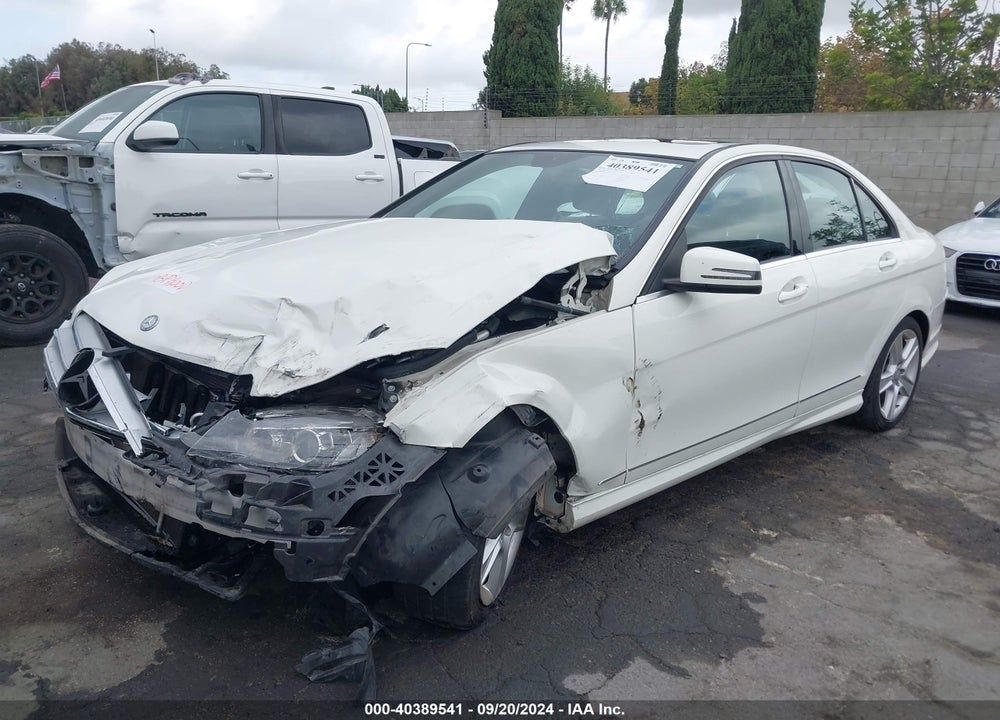 2011 MERCEDES-BENZ C 300 LUXURY/SPORT VIN: WDDGF5EBXBR146530
