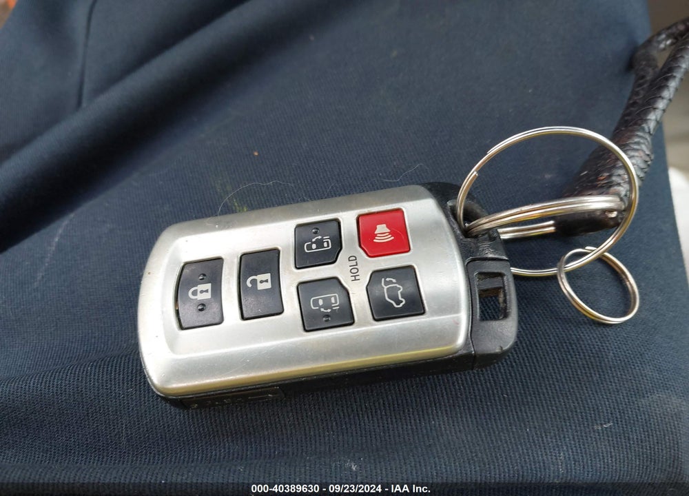 2013 TOYOTA SIENNA XLE 7 PASSENGER VIN: 5TDDK3DC0DS061997