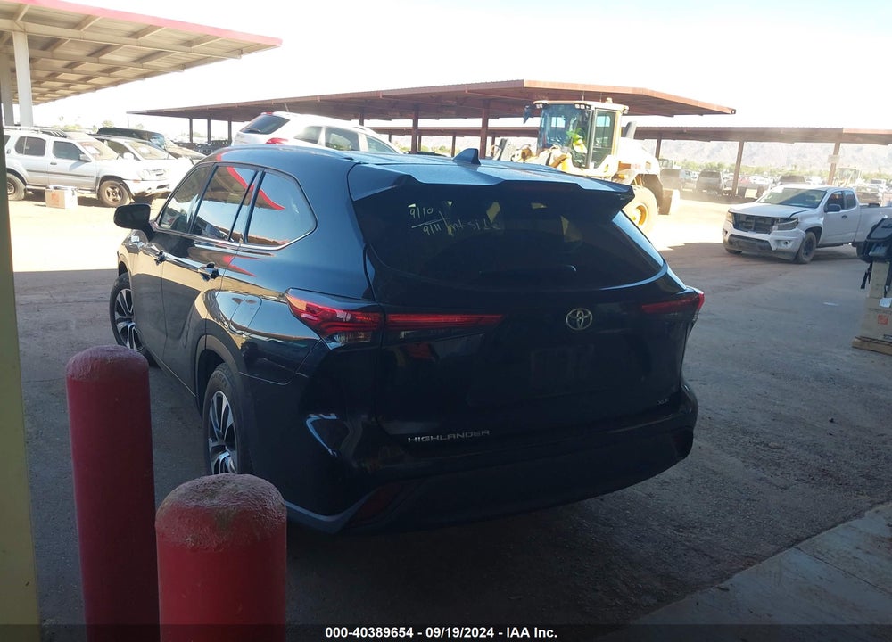 2022 TOYOTA HIGHLANDER XLE VIN: 5TDGZRAH7NS130083