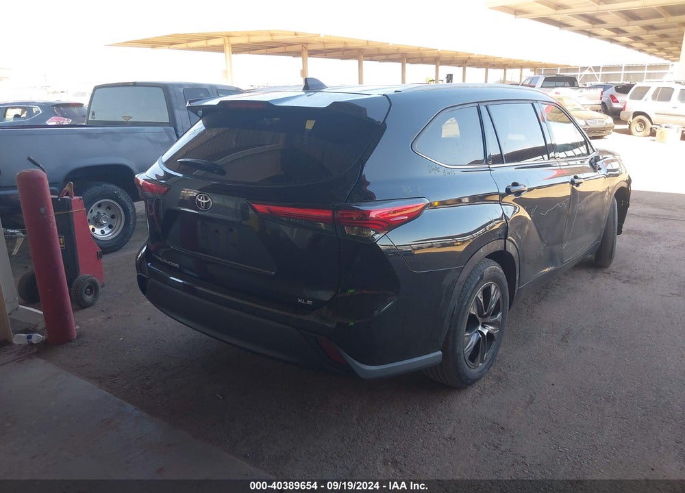 2022 TOYOTA HIGHLANDER XLE VIN: 5TDGZRAH7NS130083