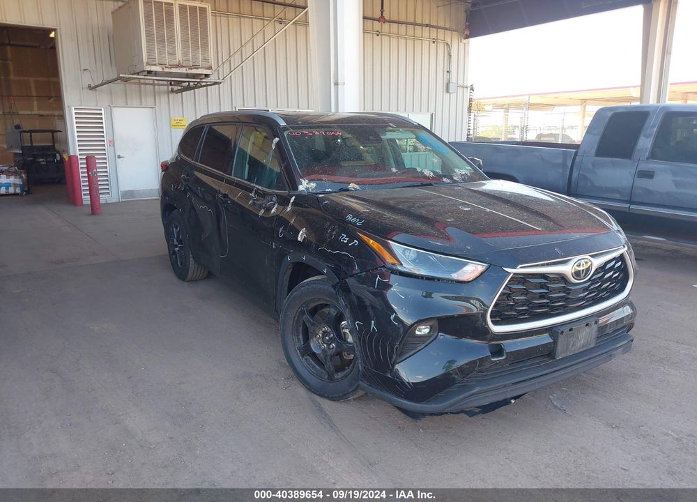 2022 TOYOTA HIGHLANDER XLE VIN: 5TDGZRAH7NS130083