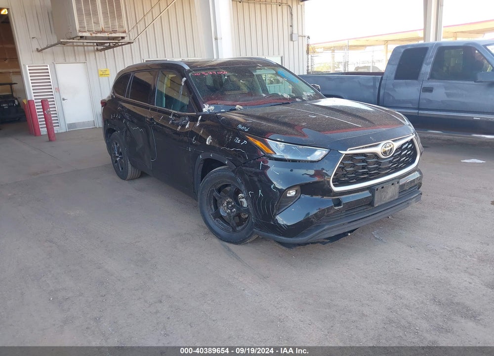 2022 TOYOTA HIGHLANDER XLE VIN: 5TDGZRAH7NS130083