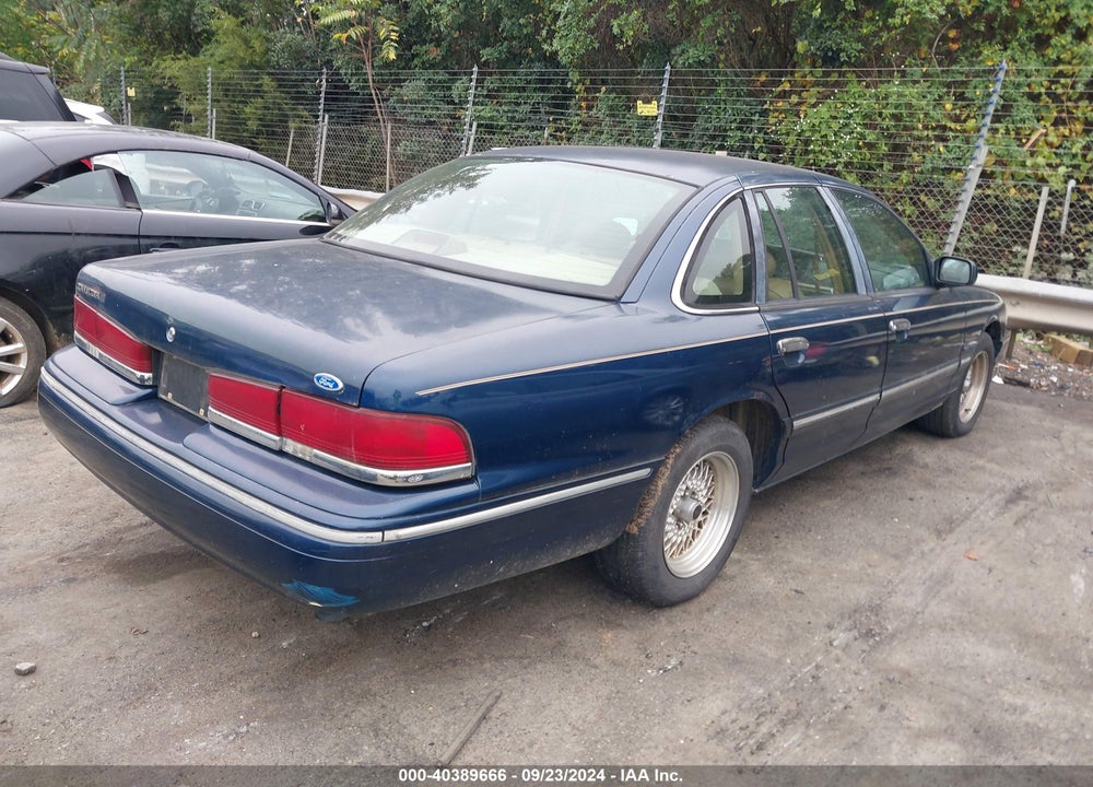 1995 FORD CROWN VICTORIA LX VIN: 2FALP74WXSX132290