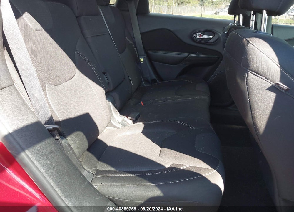 2015 JEEP CHEROKEE LATITUDE VIN: 1C4PJLCB7FW699921