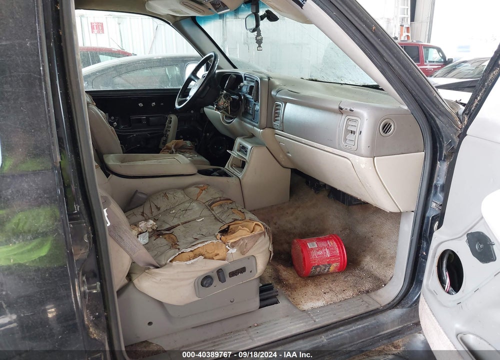2001 CHEVROLET TAHOE LS/LT VIN: 1GNEK13T71R105344