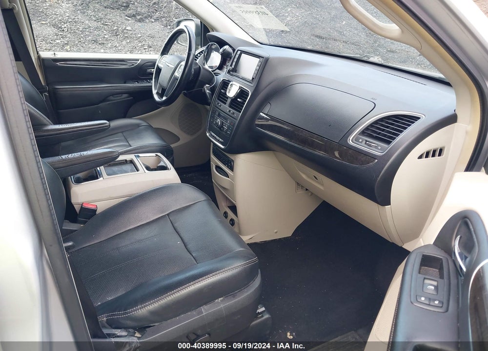 2011 CHRYSLER TOWN & COUNTRY TOURING-L VIN: 2A4RR8DG6BR630966